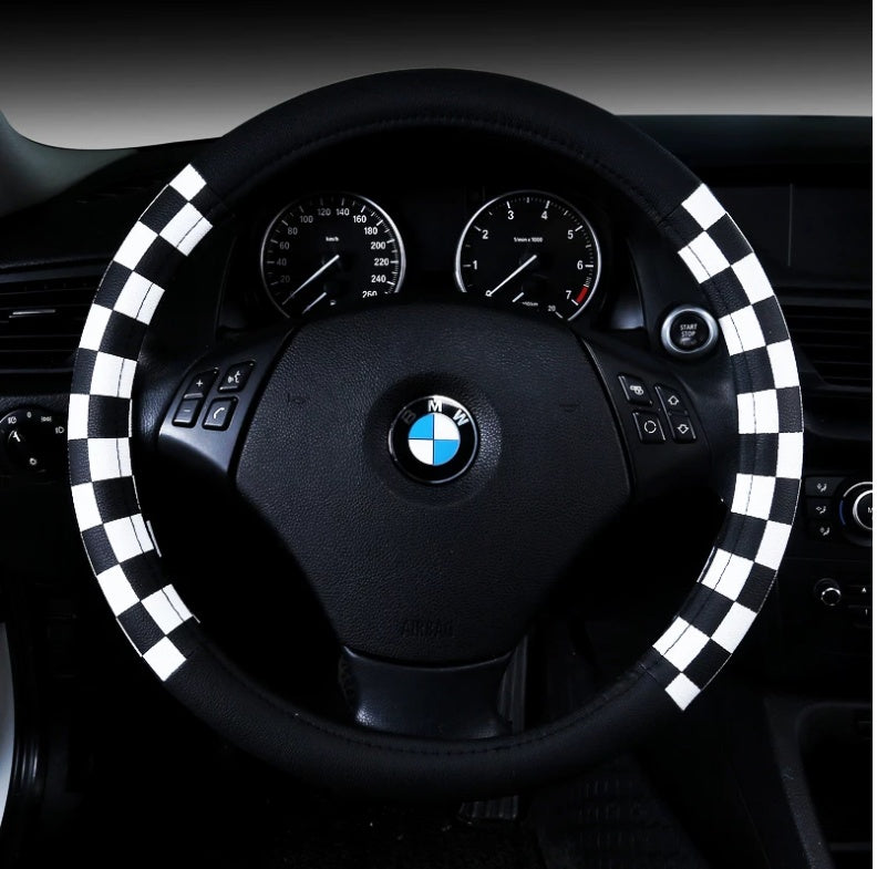 Kožený potah na volant – Elegantní kostkovaný design (38 cm)