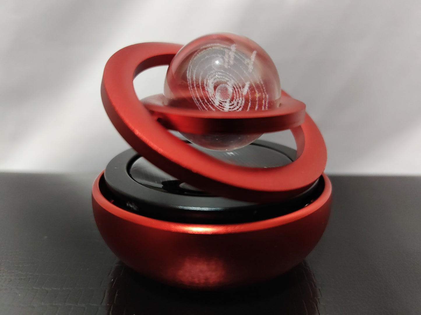 Solární otočný osvěžovač vzduchu do auta – kovový aroma difuzér s vůní (Galaxy design)